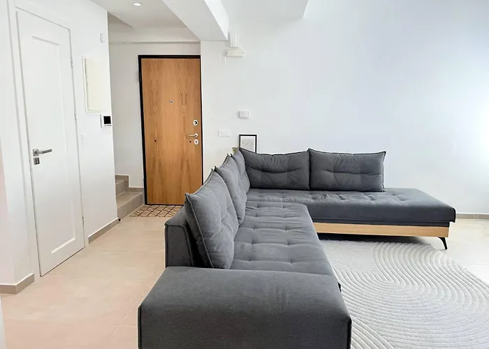Lejlighed Azure Loft - 3min Walk To Beach, 10min To Old Town