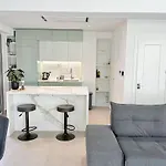 شقة Azure Loft - 3min Walk To Beach, 10min To Old Town خانيا