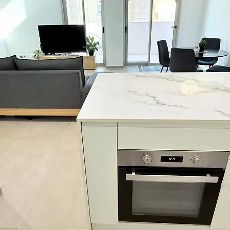 شقة Azure Loft - 3min Walk To Beach, 10min To Old Town